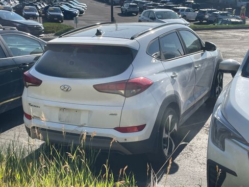 Used 2018 Hyundai Tucson Value AWD/4WD image 3