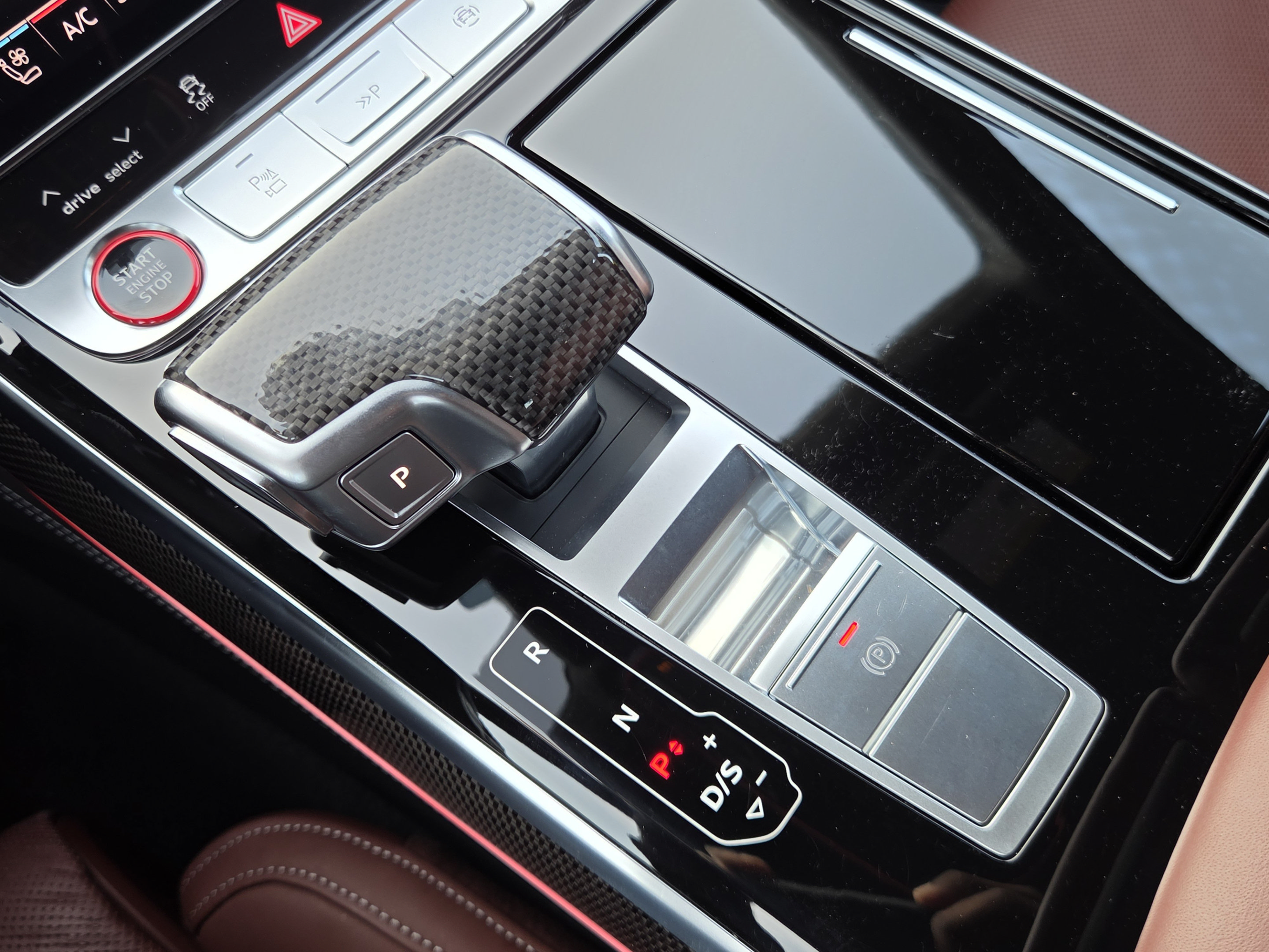 Used 2024 Audi S8 AWD/4WD image 27