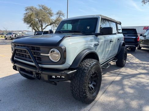 Used 2022 Ford Bronco Black Diamond image 3