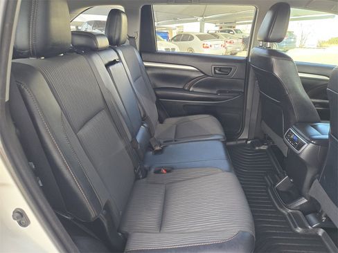 Used 2016 Toyota Highlander Plus image 28
