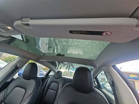 Used 2023 Tesla Model 3 Standard Range image 8