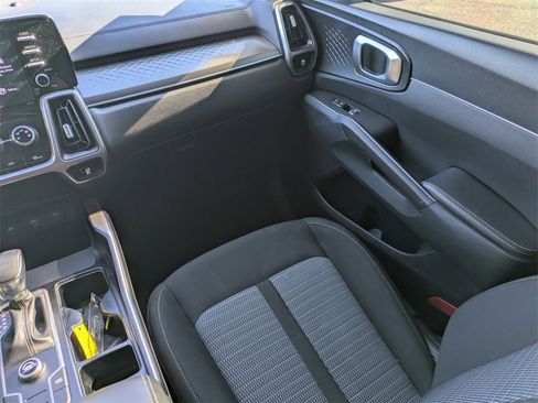 Used 2022 Kia Sorento LX image 18