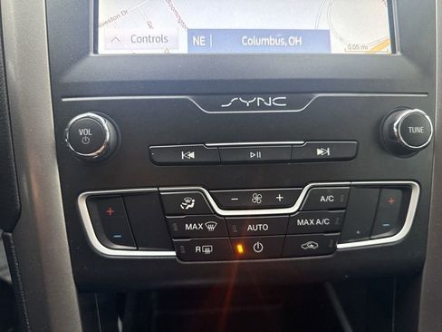 Certified 2019 Ford Fusion SE image 36