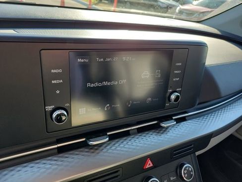 Used 2024 Kia Carnival LX image 20