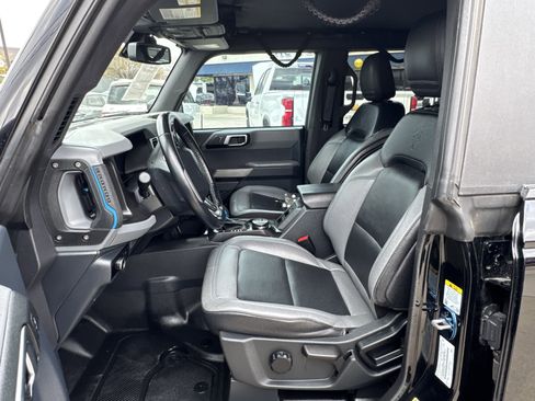 Used 2023 Ford Bronco Black Diamond w/ Sasquatch Package image 16