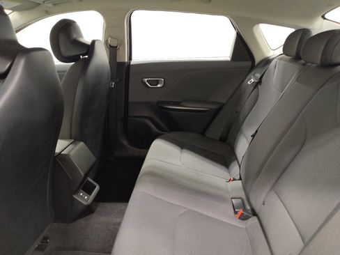 Used 2025 Kia K4 FWD image 18