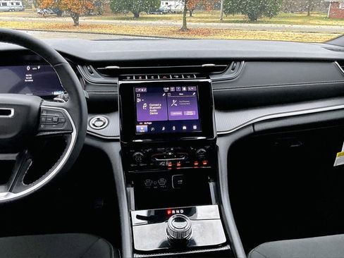 Used 2025 Jeep Grand Cherokee L Laredo w/ Luxury Tech Group I image 6