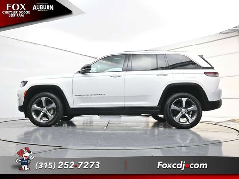 Used 2025 Jeep Grand Cherokee Limited AWD/4WD image 22