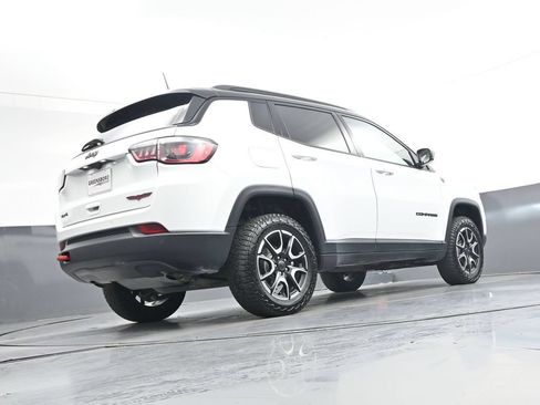 Used 2025 Jeep Compass Trailhawk w/ Trailhawk Convenience Group AWD/4WD image 45