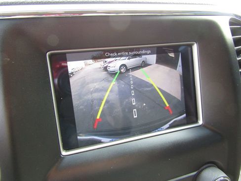 Used 2018 Jeep Grand Cherokee Laredo image 16