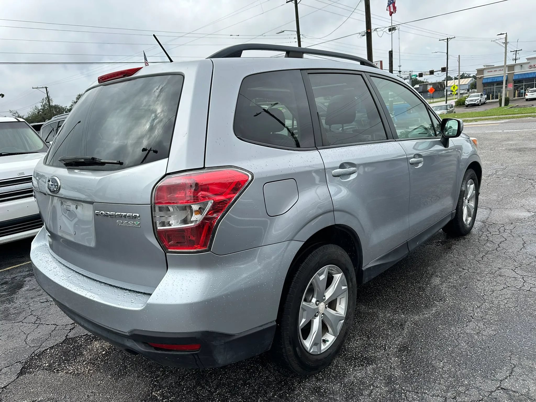 Used 2015 Subaru Forester 2.5i Premium w/ All-Weather Package AWD/4WD image 4