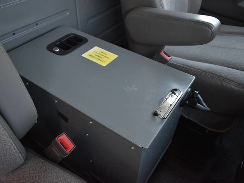 Used 2015 Chevrolet Express 2500 image 25