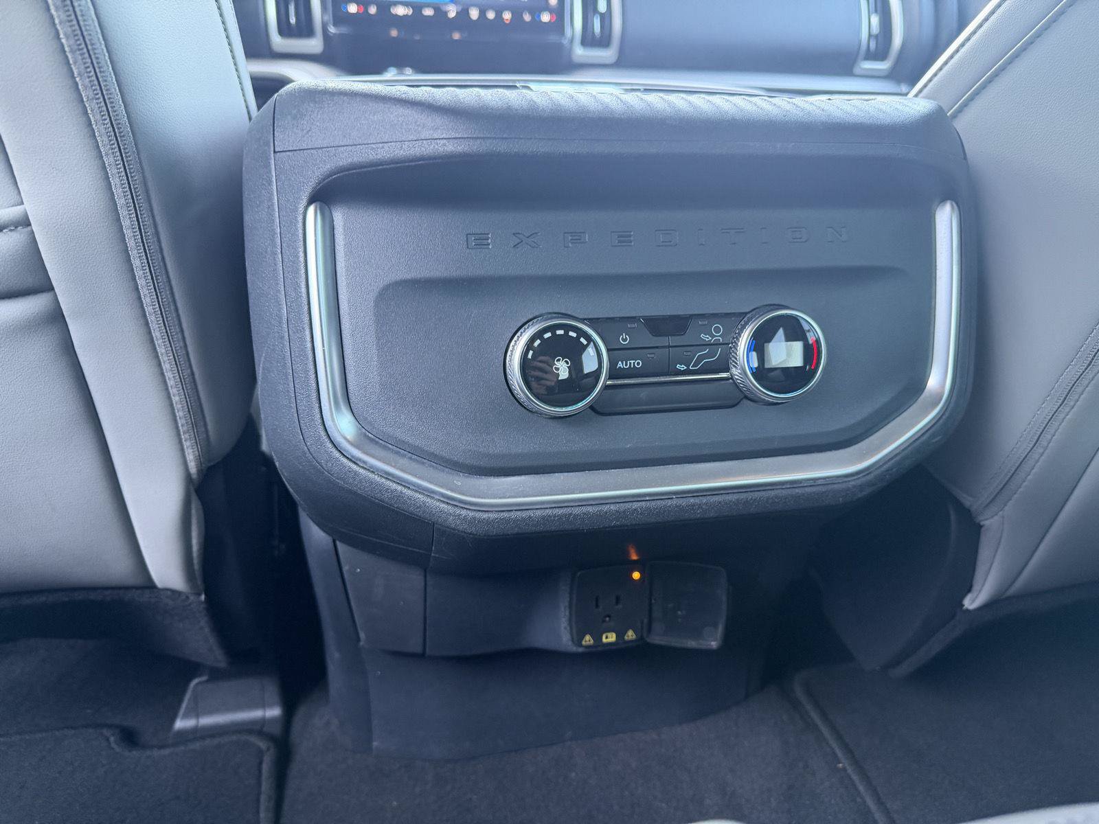 Used 2025 Ford Expedition Active AWD/4WD image 9