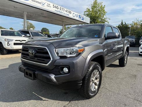 Used 2018 Toyota Tacoma SR5 AWD/4WD image 1