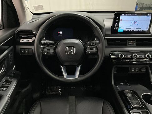 Used 2023 Honda Pilot Touring image 7