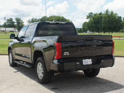 Used 2022 Toyota Tundra SR5 w/ SR5 Convenience Package AWD/4WD image 15