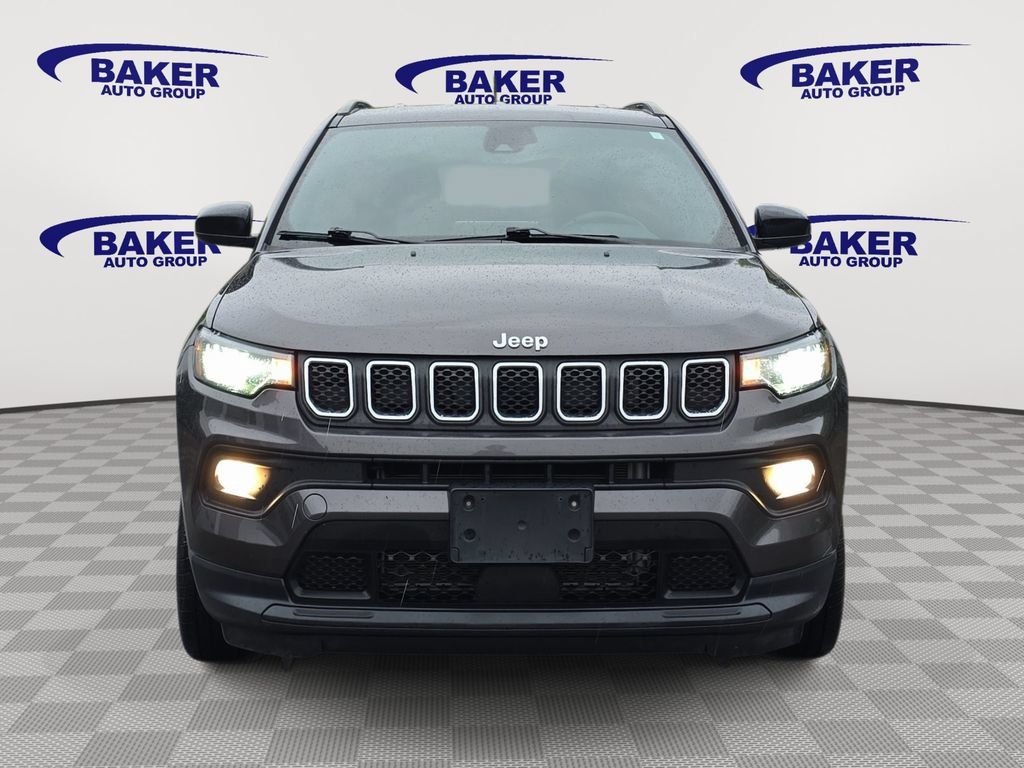 Used 2024 Jeep Compass Latitude AWD/4WD image 8