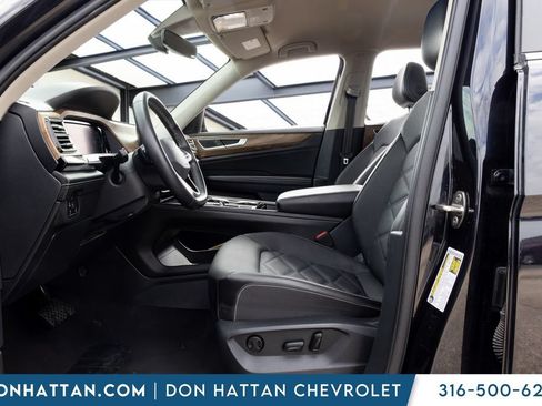 Used 2024 Volkswagen Atlas SE AWD/4WD image 3