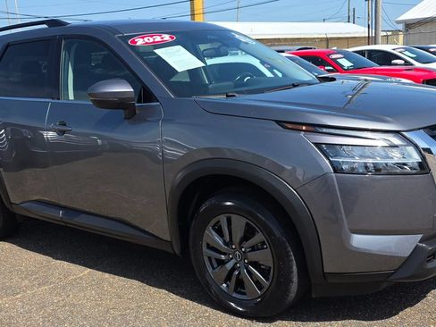 Used 2022 Nissan Pathfinder SV AWD/4WD image 1
