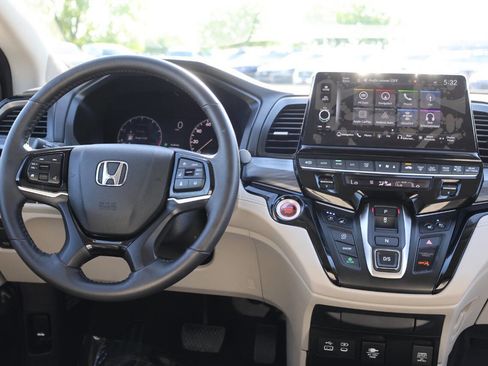 Used 2025 Honda Odyssey Elite image 25