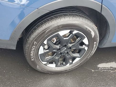 Certified 2025 Kia Sorento S image 5