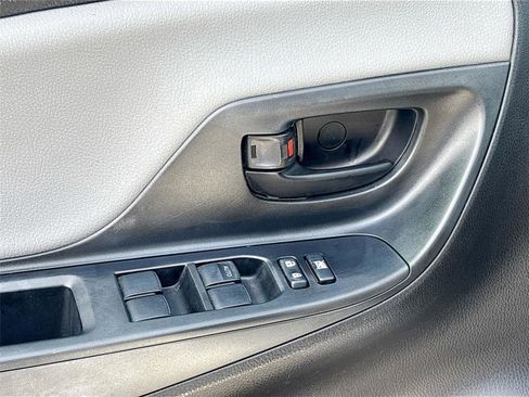 Used 2017 Toyota Yaris L image 17