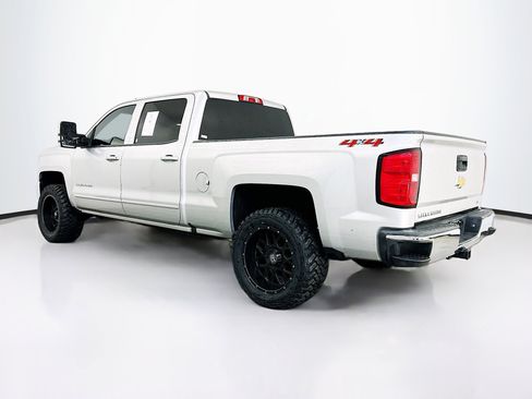 Used 2018 Chevrolet Silverado 1500 LT w/ LT Convenience Package image 5