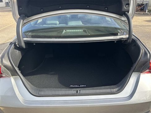 Certified 2019 Toyota Avalon XLE image 10
