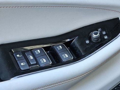 Used 2022 Jeep Grand Cherokee L Overland w/ Advanced Protech Group III image 20