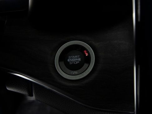 Used 2022 Jeep Grand Cherokee L Overland w/ Luxury Tech Group IV AWD/4WD image 25