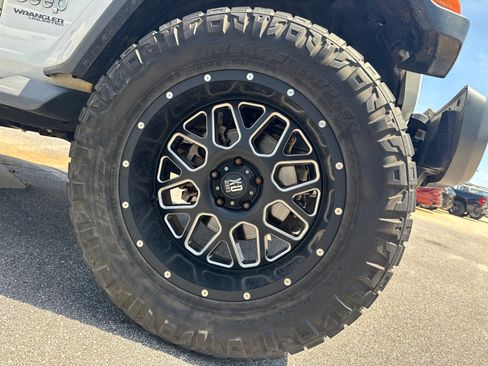 Used 2018 Jeep Wrangler Unlimited Sahara w/ Cold Weather Group AWD/4WD image 13