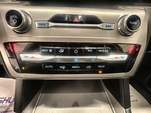 Used 2022 Ford Explorer XLT w/ Equipment Group 202A image 16