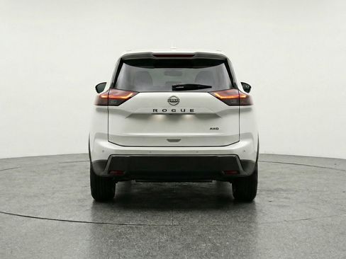 Used 2025 Nissan Rogue SV image 7