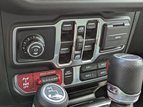 Used 2024 Jeep Gladiator Mojave w/ Safety Group AWD/4WD image 26