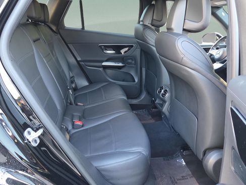 Used 2024 Mercedes-Benz GLC 300 4MATIC image 14
