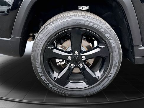 Used 2023 Jeep Grand Cherokee Altitude AWD/4WD image 35