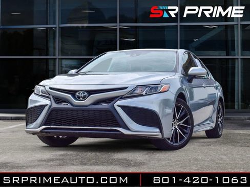 Used 2023 Toyota Camry SE image 2