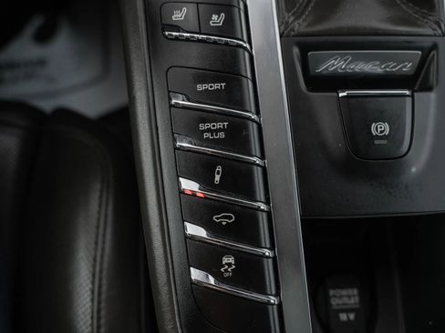 Used 2015 Porsche Macan Turbo image 40