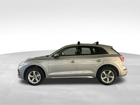 Used 2023 Audi Q5 2.0T Premium w/ Convenience Package image 2