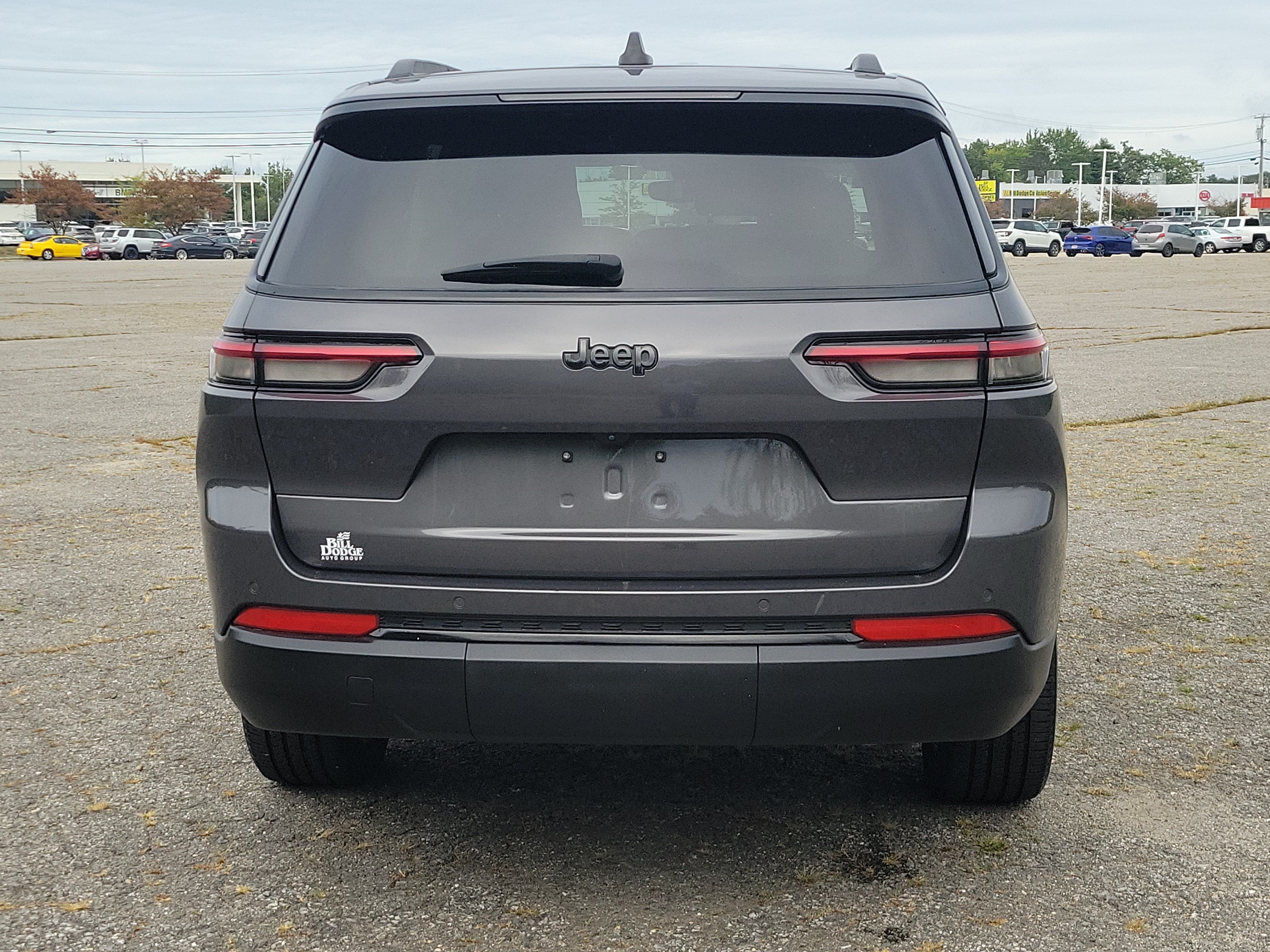 Used 2024 Jeep Grand Cherokee L Laredo RWD image 6