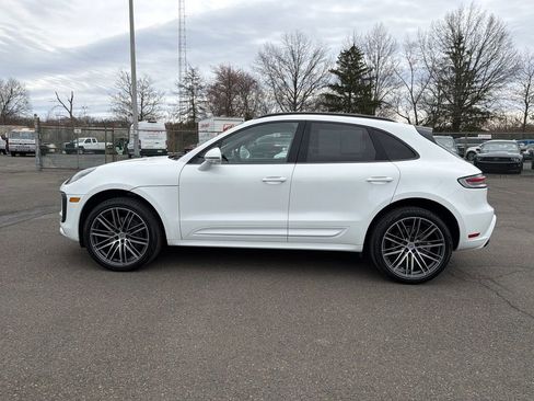 Used 2024 Porsche Macan image 2