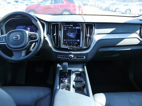 Used 2025 Volvo XC60 B5 Plus image 17