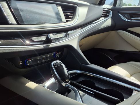 Used 2019 Buick Enclave Essence AWD/4WD image 10