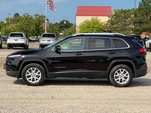 Used 2018 Jeep Cherokee Latitude Plus w/ Cold Weather Group AWD/4WD image 9