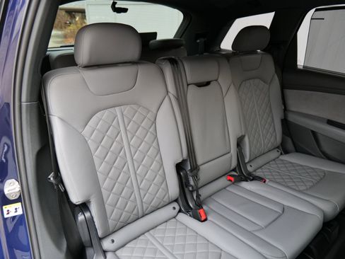 Used 2024 Audi Q7 3.0T Prestige w/ Prestige Package image 43