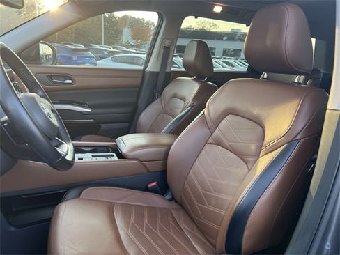 Used 2022 Nissan Pathfinder Platinum w/ Cargo Package image 11