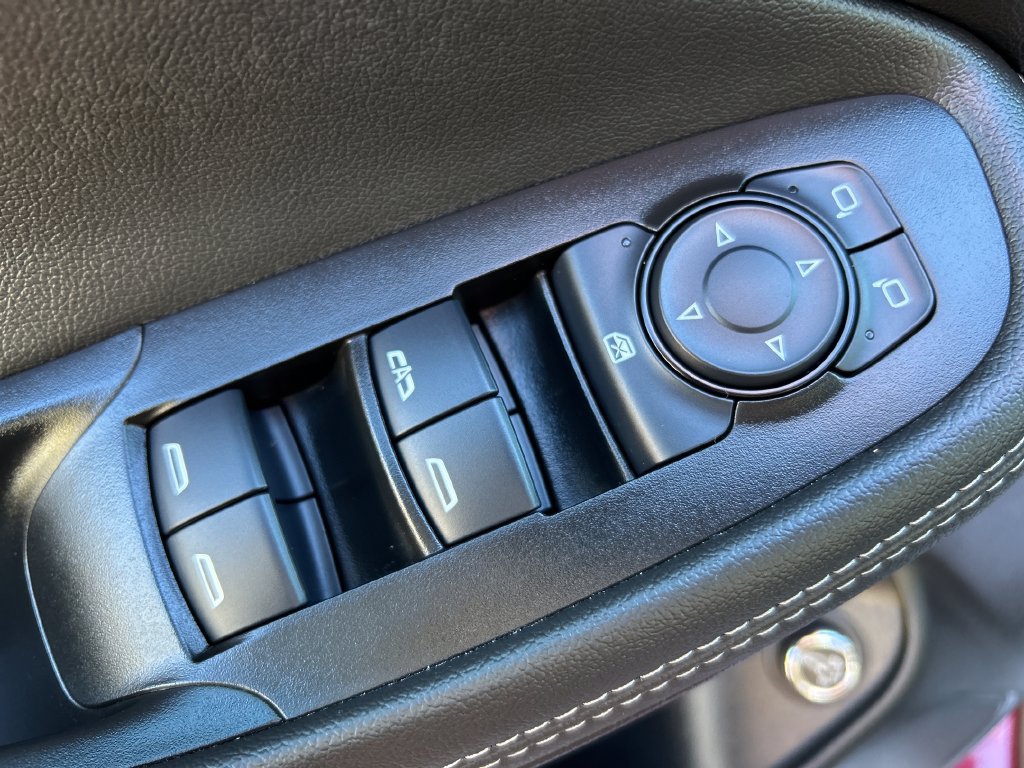 Used 2023 Buick Encore GX Select w/ Sport Touring Package FWD image 17