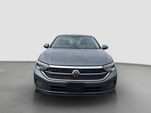 Used 2024 Volkswagen Jetta SE w/ Panoramic Sunroof Package image 2
