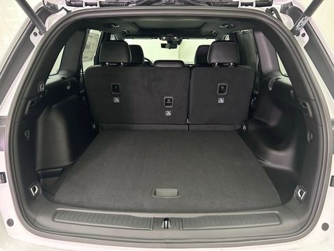 New 2025 Jeep Grand Cherokee Limited w/ Luxury Tech Group II image 10