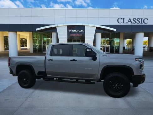 Used 2025 Chevrolet Silverado 2500 ZR2 AWD/4WD image 9